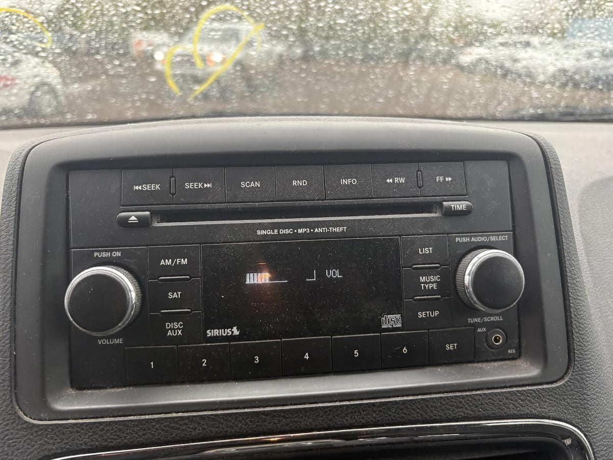 Équipement audio/vidéo d'origine d'occasion compatible avec les modèles Town & Country (2012-2016) et Caravan (2012-2020) : 5091258AH, 5091258AF, 5091258AE, 5091258AC, 5091258AB, 5091258AAZ et 5091258AG.