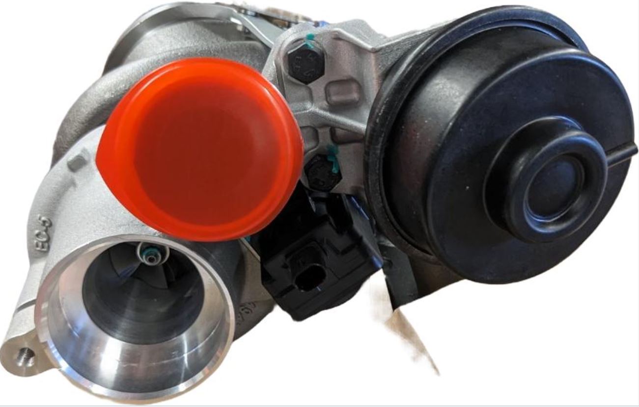 Collecteur d'échappement neuf compatible avec Audi Q3 (2015-2018), VW Tiguan (2015-2016), Jetta GLI (2012-2014), Passat CC (2013-2017) et Beetle (2012-2014). Références : 06J145713KX et 06J145713K.