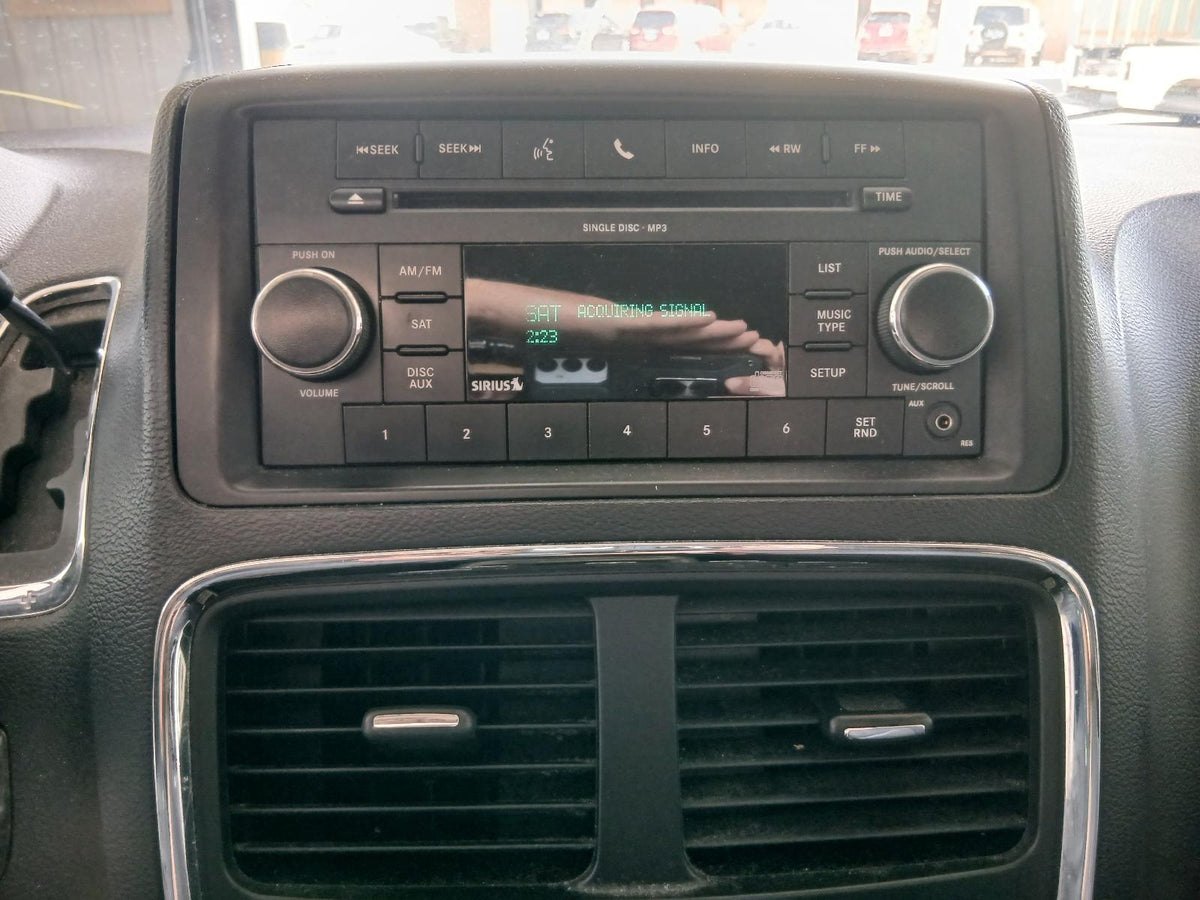 Équipement audio/vidéo d'origine d'occasion (sans navigation) compatible avec les modèles Town & Country (2012-2016) et Caravan (2012-2020) : références 5091301AH, 05091301AA et 05091301AC.