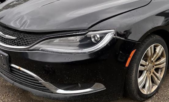 Phare halogène d'origine (côté conducteur gauche) d'occasion, compatible avec Chrysler 200 (2015-2017), références : 68145671AD et 68284786AB.