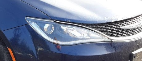 Used OEM RH Passenger side Halogen Headlight fits 2017-2020 Chrysler Pacifica 68228946AE 68329858AA
