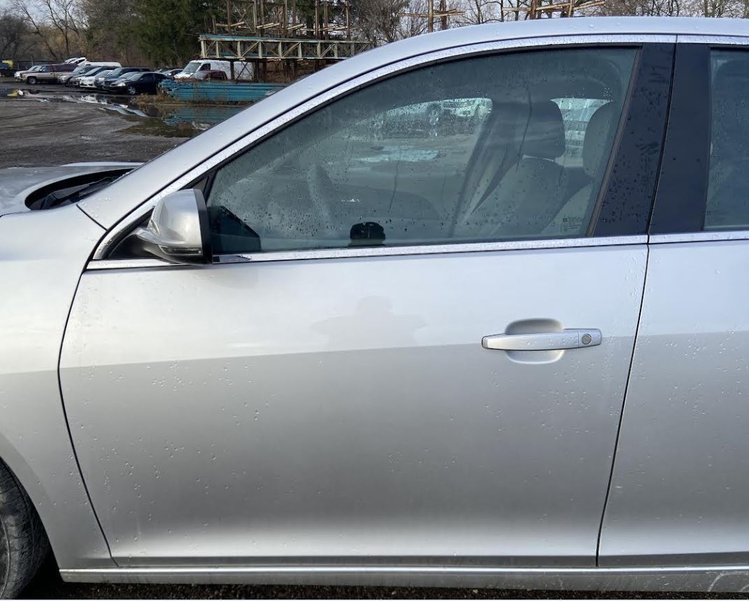 Porte avant OEM L d'occasion de qualité A pour Chevrolet Malibu 2014-2016 (référence 22953624)