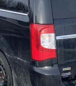 Feu arrière gauche (côté conducteur) d'origine d'occasion, compatible avec Chrysler Town & Country 2011-2016, référence 5182531AE
