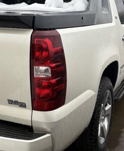 Used OEM RH Taillight fits 2007-2013 2007-2013 Chevrolet Avalanche 22739264
