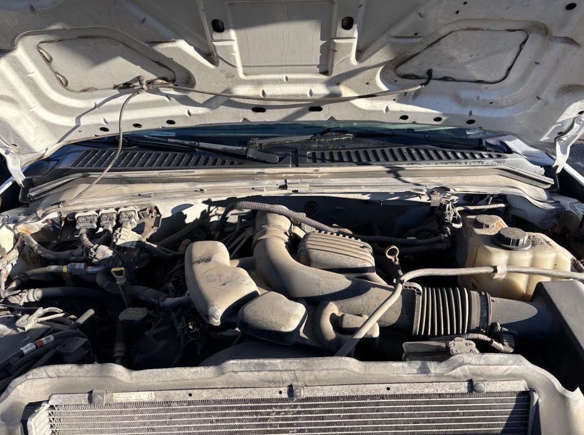 Alternateur d'origine d'occasion compatible avec les Ford F250SD/F350SD Pickup 2009-2010 (références : 9C3Z10346A et 9C3T10300AB).