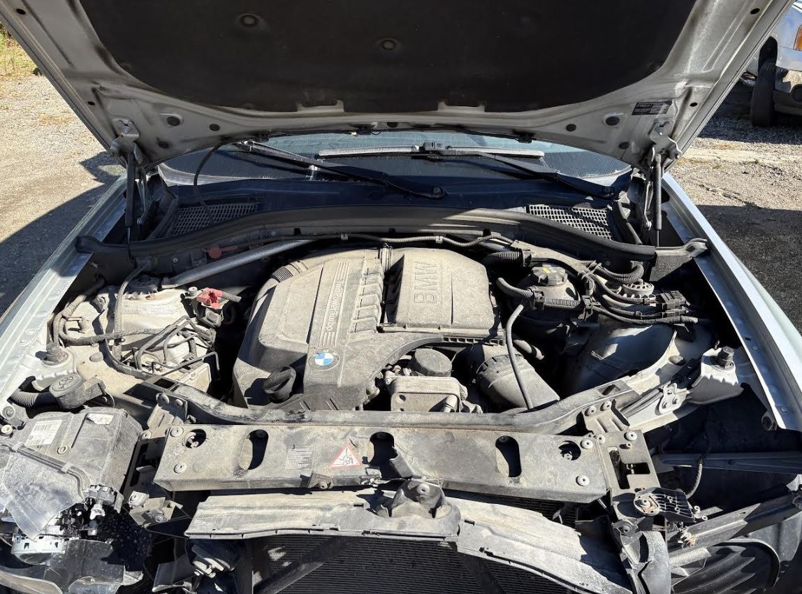 Démarreur d'origine d'occasion compatible avec les BMW 335i (2012-2015), BMW 335i GT (2014-2016) et BMW 435i/535i (2014-2016).