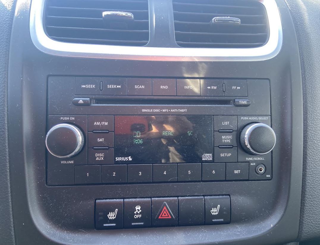 Équipement audio/vidéo d'origine d'occasion compatible avec Dodge Avenger, Caliber, Challenger et Chrysler 200 (2011-2012) - Références : 5091226AC et 5091226AD