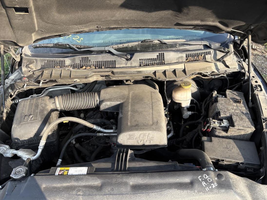 Radiateur d'origine d'occasion compatible avec les Dodge 1500 3.7L (2009-2012) et Dodge 1500 3.6L (2013-2024) - Références : 55056870AF et 55056870AA