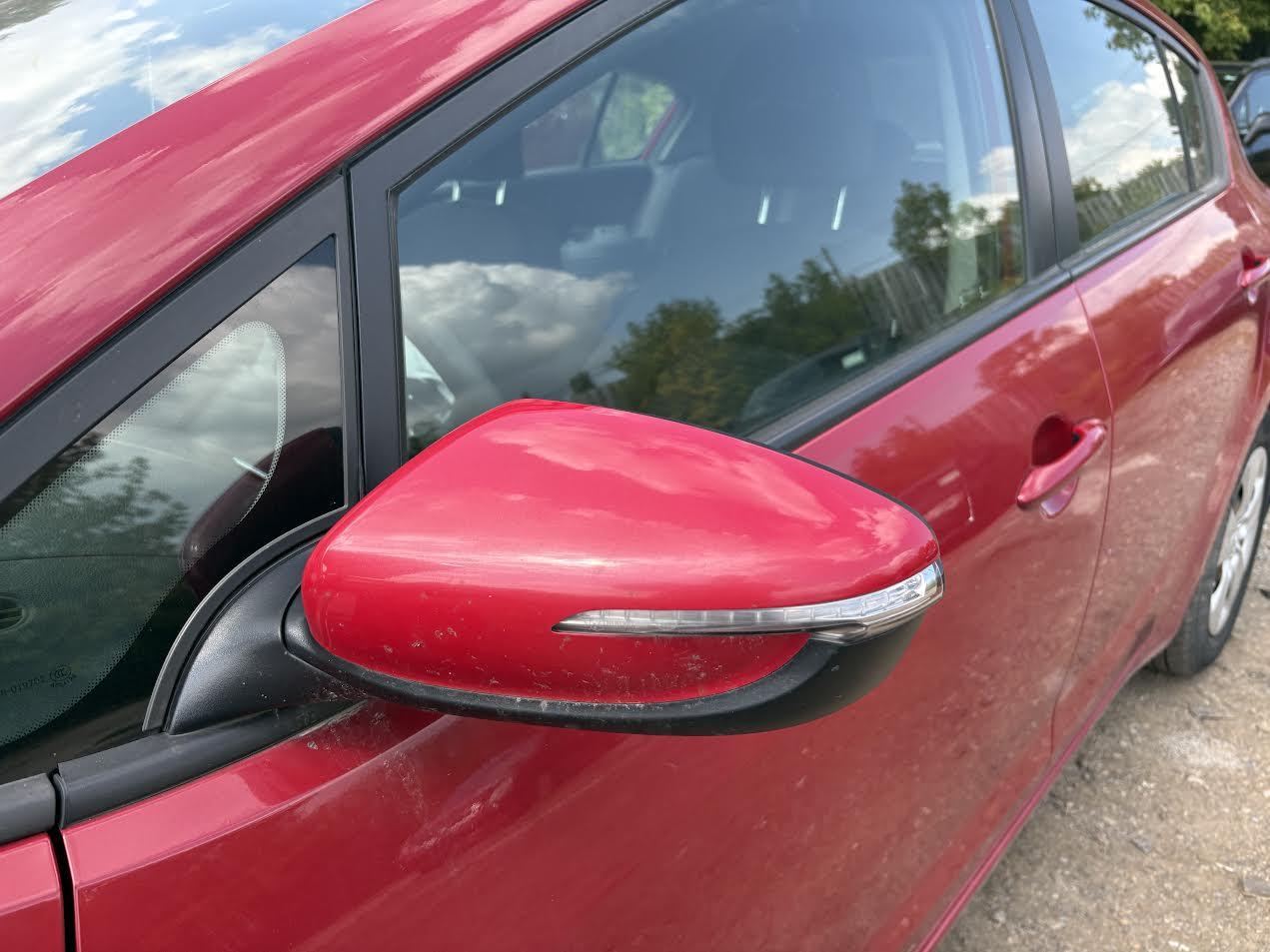 Feu arrière gauche côté conducteur d'occasion pour Kia Rondo 92101A4200 (2014-2017)