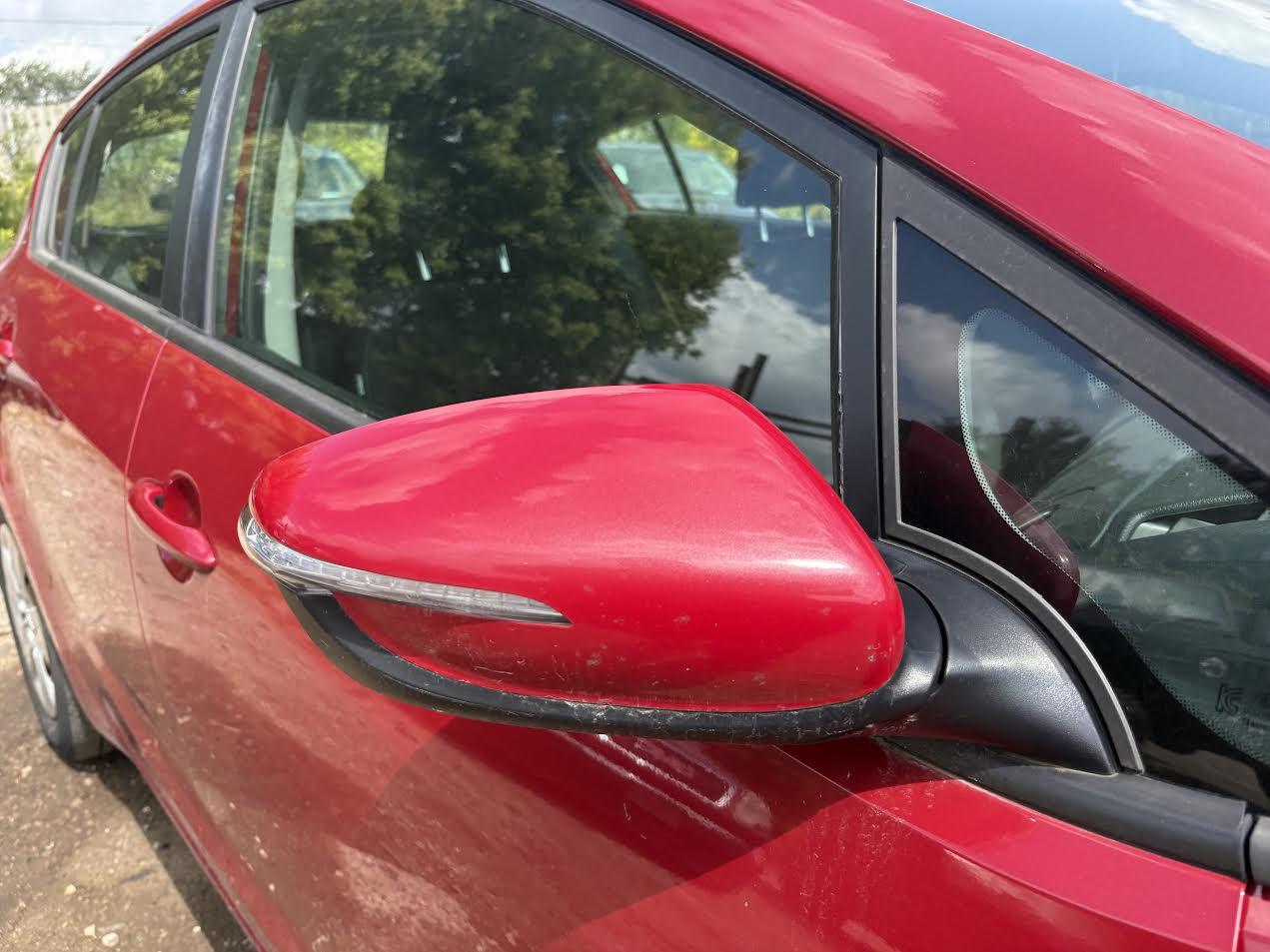 Feu arrière gauche côté conducteur d'occasion pour Kia Rondo 92101A4200 (2014-2017)