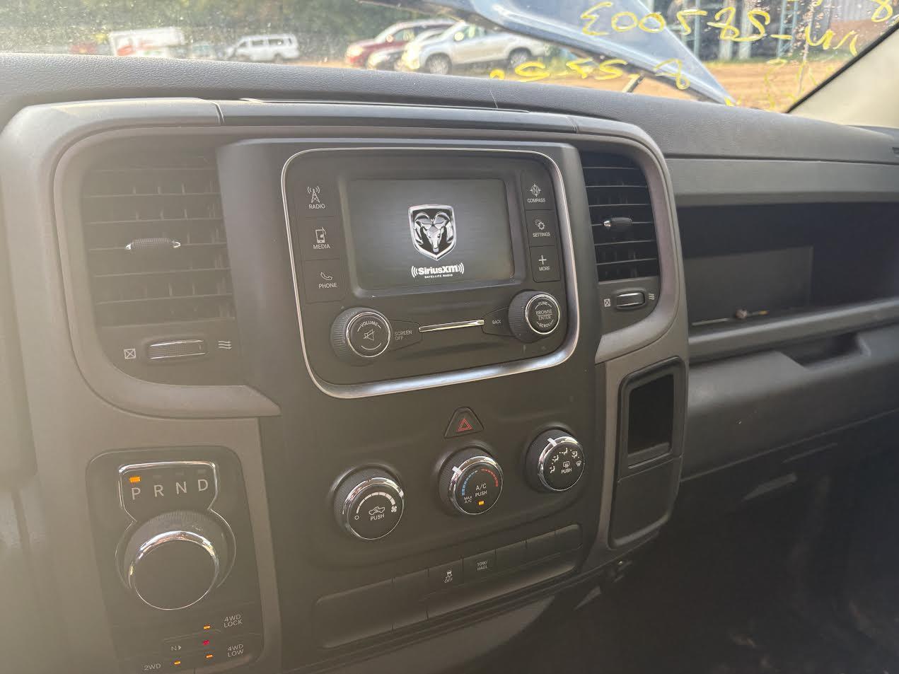 Écran et récepteur audio/vidéo d'origine d'occasion, compatibles avec les Dodge RAM 1500, 2500 et 3500 (2018-2020), références : 68365210AB et 68365210AC.