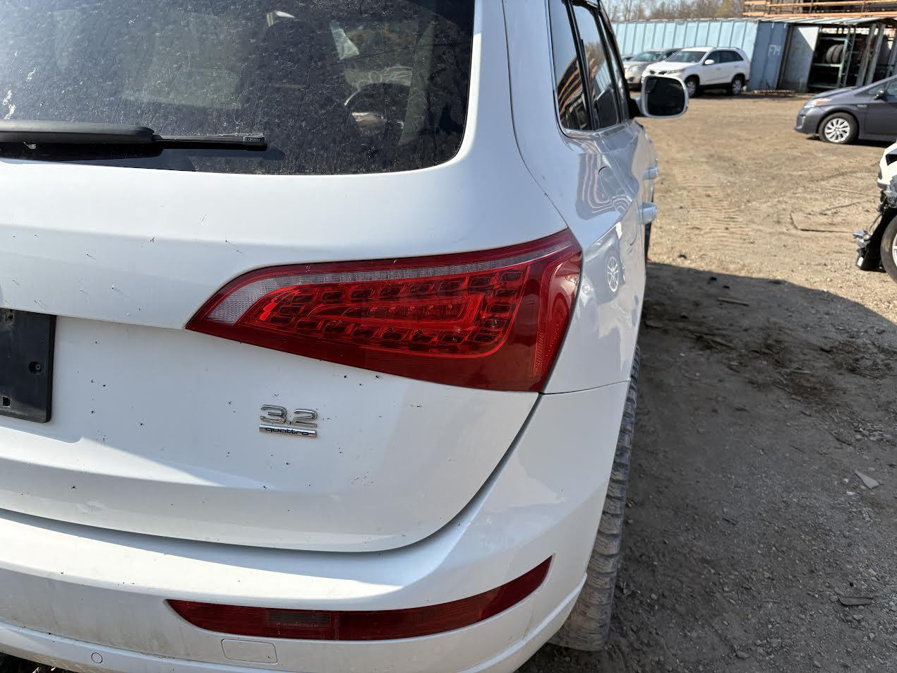 Feu arrière droit (côté passager) d'origine d'occasion pour Audi Q5 (2009-2012) - Référence : 8R0945093B