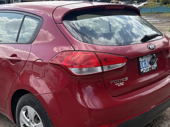 Feu arrière gauche côté conducteur d'occasion pour Kia Rondo 92101A4200 (2014-2017)