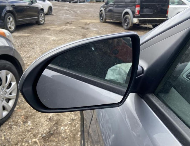 Rétroviseur extérieur gauche d'origine d'occasion, sans mémoire, sans surveillance d'angle mort, sans clignotant, compatible avec Hyundai Elantra 2017-2018