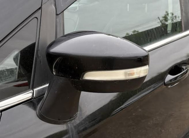 Rétroviseur extérieur gauche d'origine (OEM) d'occasion avec clignotant et surveillance des angles morts. Compatible avec Ford Ecosport 2018-2022 (GN1Z17683E, GN1517683PA, GN1517683PB).