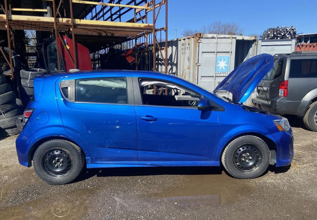 Alternateur d'origine d'occasion compatible avec les modèles Trax 2013-2014 et Chevrolet Sonic 1.8L 2012-2018 (références : 13595628, 13500577, 13579666).
