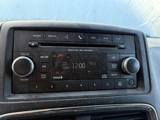 Équipement audio/vidéo d'origine d'occasion compatible avec les modèles Town & Country (2012-2016) et Caravan (2012-2020) : 5091258AH, 5091258AF, 5091258AE, 5091258AC, 5091258AB, 5091258AAZ et 5091258AG.