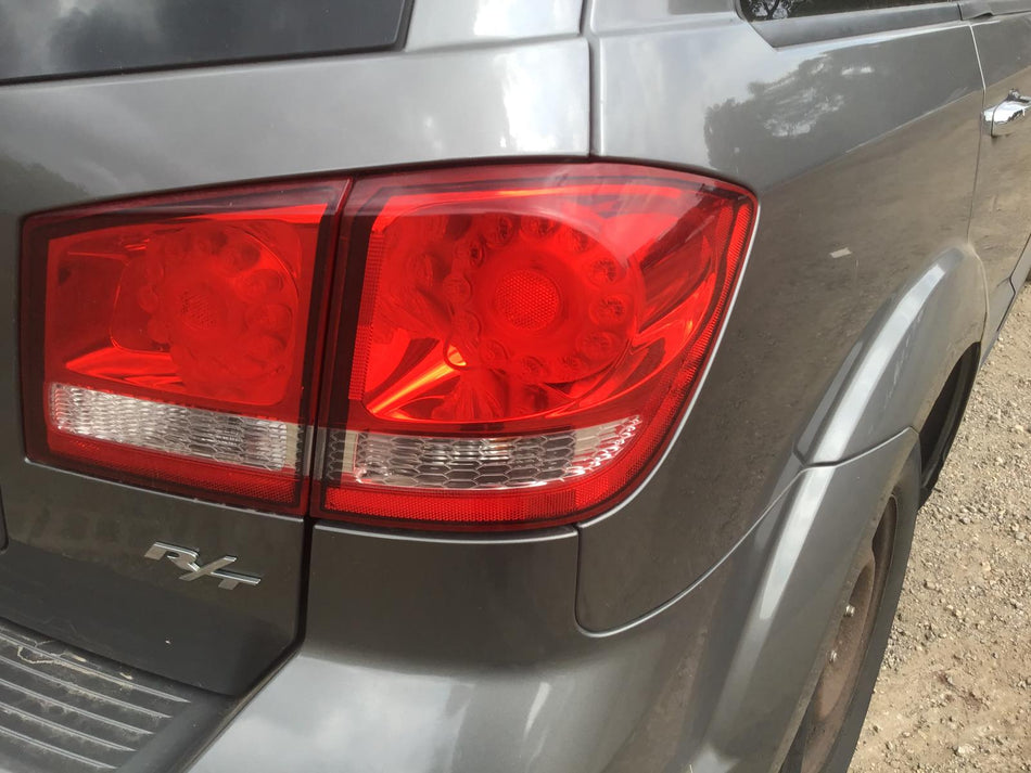 Feu arrière à LED droit d'occasion OEM Journey 2011-2020 68078464AD