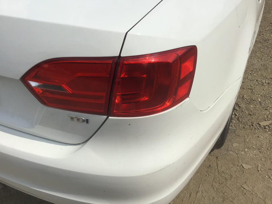 Feu arrière droit d'occasion OEM Jetta 5C6945096D 2011-2014