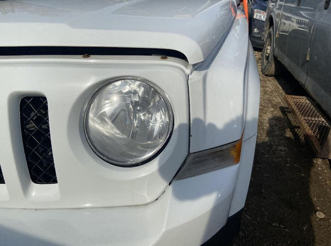 Feu arrière côté conducteur d'occasion pour Jeep Compass Patriot 2007-2017 (référence 05303843AE)