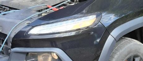 Used OEM LH Driver side Halogen Headlight fits 2014-2018 Jeep Cherokee 68102847AE 68292993AA