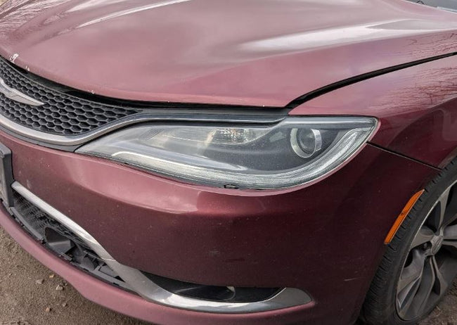 Phare halogène d'origine (côté conducteur gauche) d'occasion, compatible avec Chrysler 200 (2015-2017), références : 68145671AD et 68284786AB.