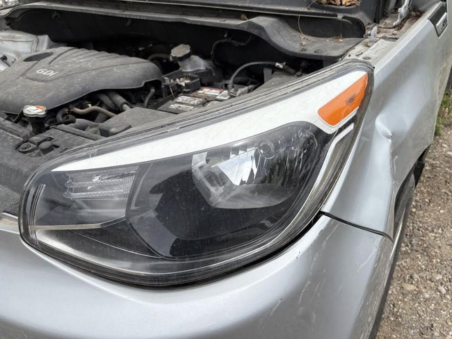 Used OEM LH Driver Halogen w/o LED Headlight fits 2014-2019 Kia Soul 92101B2270