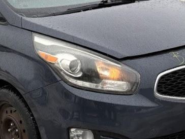 Used OEM Passenger Side Halogen Headlight fits 2014-2017 Kia Rondo 92102A4210