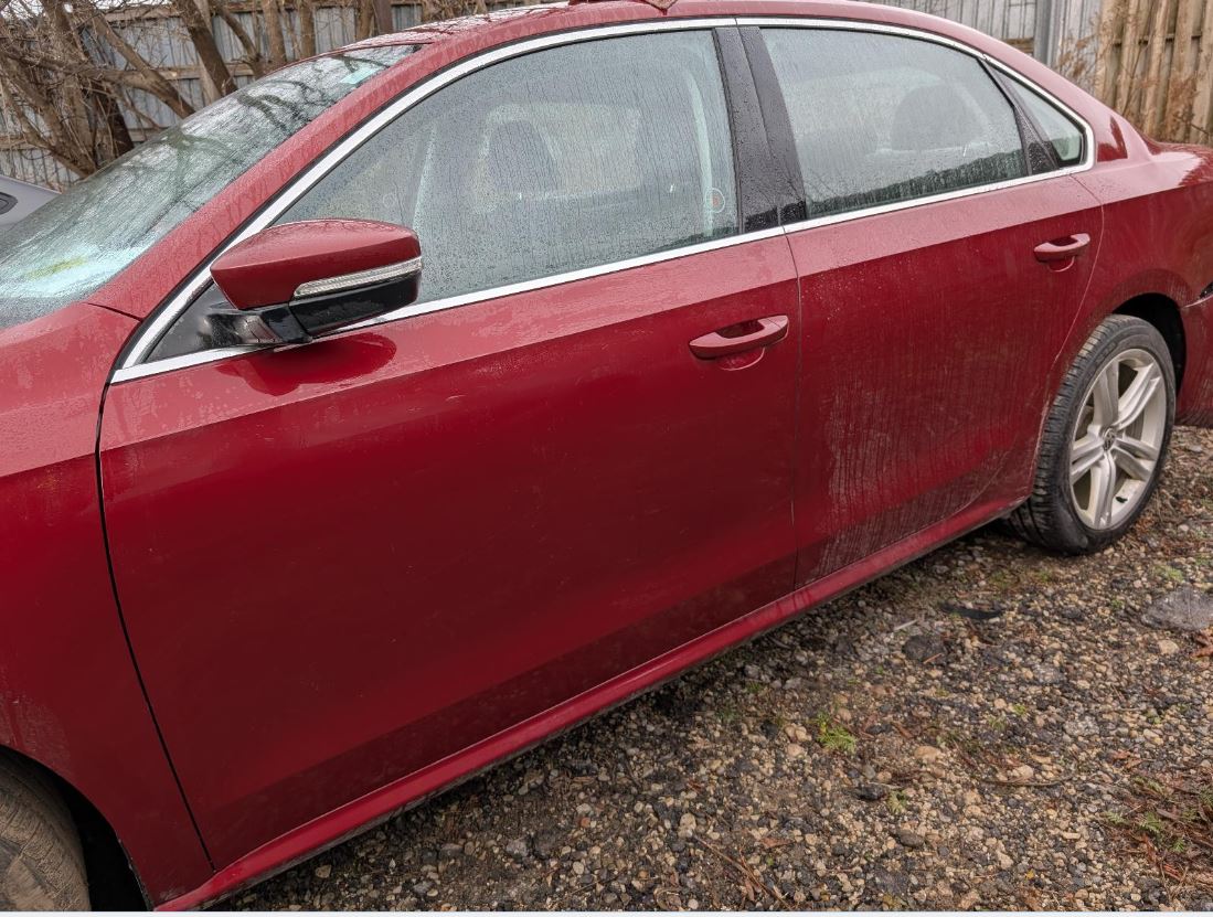 Porte avant OEM L d'occasion de qualité A pour Volkswagen Passat 2013-2015 (référence 561831055B)