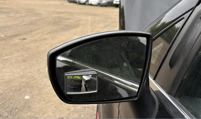 Rétroviseur extérieur gauche d'origine (OEM) d'occasion avec clignotant et surveillance des angles morts. Compatible avec Ford Ecosport 2018-2022 (GN1Z17683E, GN1517683PA, GN1517683PB).