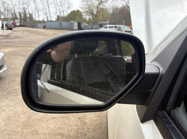 Rétroviseur extérieur gauche d'origine (OEM) d'occasion avec clignotant, sans extension pour chargement large, compatible avec Yukon XL1500/2500, Tahoe et Suburban 1500/2500 (2009-2014), référence 20843108