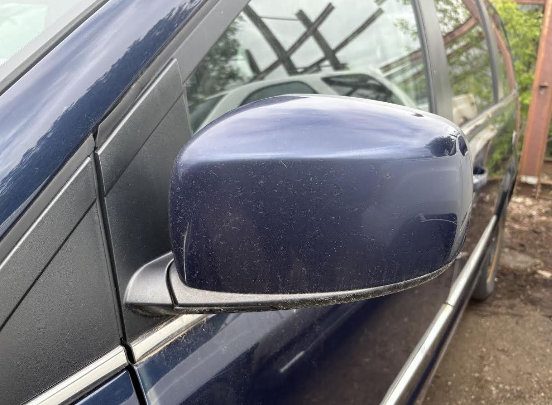 Rétroviseur extérieur gauche d'origine (OEM) d'occasion, sans surveillance d'angle mort, compatible avec Dodge Caravan 2011-2020 (références : 1AB731W1AD et 1AB731W7AM).