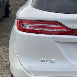 Feu arrière gauche côté conducteur d'occasion pour Lincoln MKC 2015-2019 EJ7B13B433AA EJ7B13B433AB