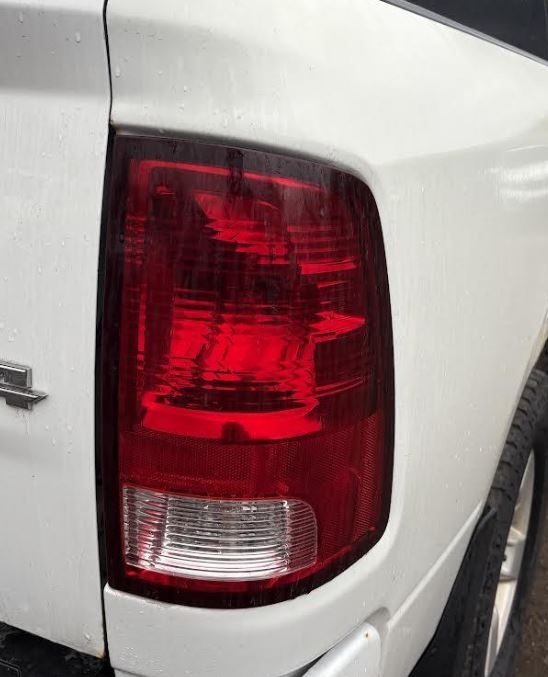 Feu arrière droit d'origine d'occasion, compatible avec Dodge 1500 (2009-2024) et Dodge 2500/3500 (2010-2018), référence 55277414AF.