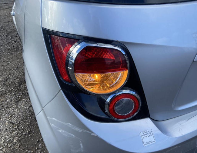 Feu arrière gauche côté conducteur d'occasion pour Chevrolet Sonic 94534063 (2012-2016)