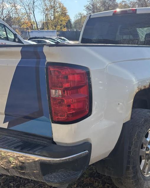 Feu arrière droit (côté passager) d'origine, compatible avec Chevrolet Silverado 1500/2500/3500 (2012-2015) et GMC Sierra 3500/Denali 3500 (2015).