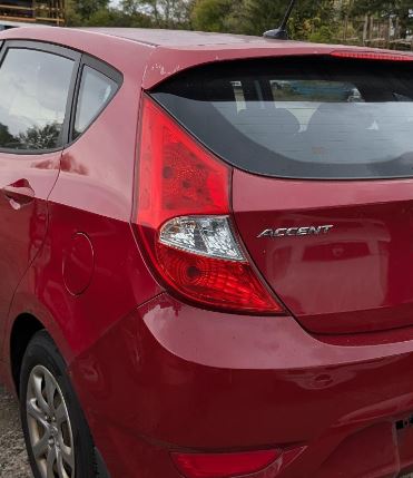 Feu arrière gauche côté conducteur d'occasion pour Hyundai Accent 924011R210 (2012-2017)