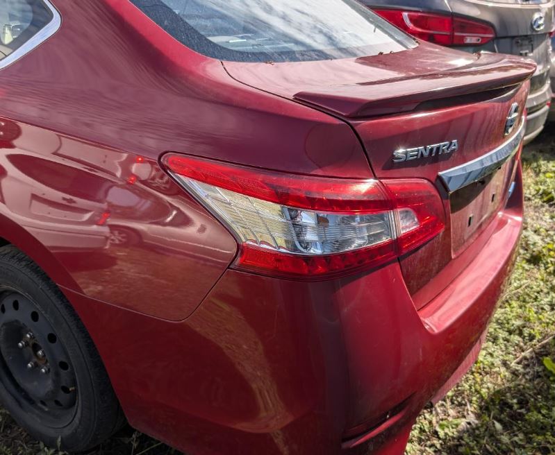 Feu arrière gauche côté conducteur d'occasion pour Nissan Sentra 2013-2015 (référence 265553SG0A)
