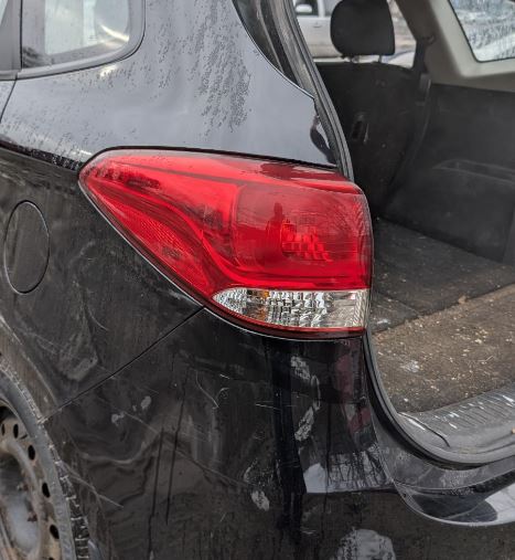 Feu arrière gauche côté conducteur d'occasion pour Kia Rondo 92101A4200 (2014-2017)