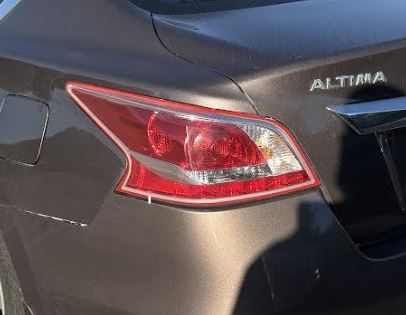 Feu arrière gauche d'origine d'occasion, compatible avec Nissan Altima 2013 (références : 265553TA0B et 265553TA0A).