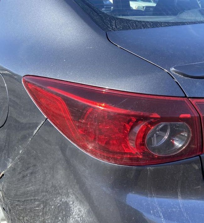 Feu arrière gauche d'occasion pour Mazda 3 BHN151160B (2014-2018)