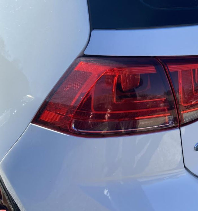 Feu arrière gauche côté conducteur d'occasion pour Volkswagen Golf/Golf GTI 2015-2017 (référence : 5GM945095B)