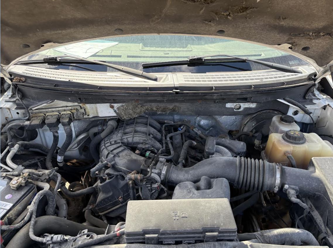 Alternateur d'origine d'occasion compatible avec Ford Taurus 3.5L/3.7L (2013-2019), Lincoln MKT (2013-2019) et Ford F150 (2011-2014).