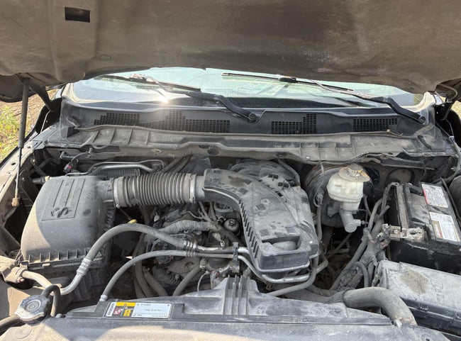 Démarreur d'origine d'occasion compatible avec les modèles suivants : Chrysler 300 (2017-2023), Dodge Challenger et Charger (2017-2023), Dodge 1500 Pickup (2015-2024) et Wrangler (2012-2023).