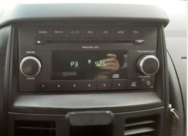 Équipement audio/vidéo d'origine d'occasion (sans navigation) compatible avec les Dodge Caravan (2009-2011), Dodge 1500 Pickup et Dodge 2500/3500 (2010-2011).