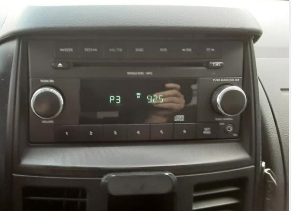 Équipement audio/vidéo d'origine d'occasion (sans navigation) compatible avec les Dodge Caravan (2009-2011), Dodge 1500 Pickup et Dodge 2500/3500 (2010-2011).