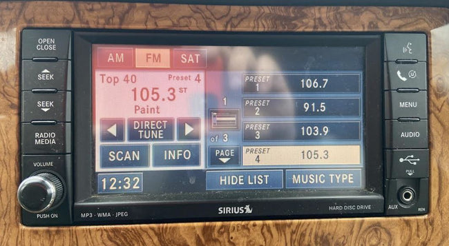 Équipement audio/vidéo OEM d'occasion pour Grand Cherokee, Challenger, Caliber, 300 2010 05064244AI 05064244AK 05064758AC