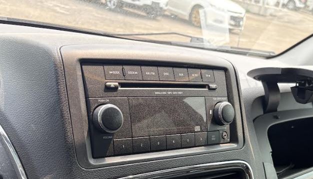 Équipement audio/vidéo d'origine d'occasion (sans navigation) compatible avec les modèles Town & Country (2012-2016) et Caravan (2012-2020) : références 5091301AH, 05091301AA et 05091301AC.