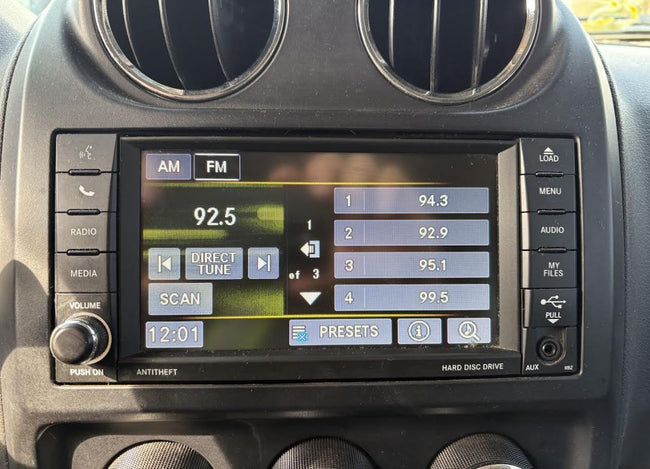 Équipement audio/vidéo d'origine d'occasion (sans radio satellite) compatible avec Jeep Patriot/Compass 2013-2017 : 68282482AA 68282482AB