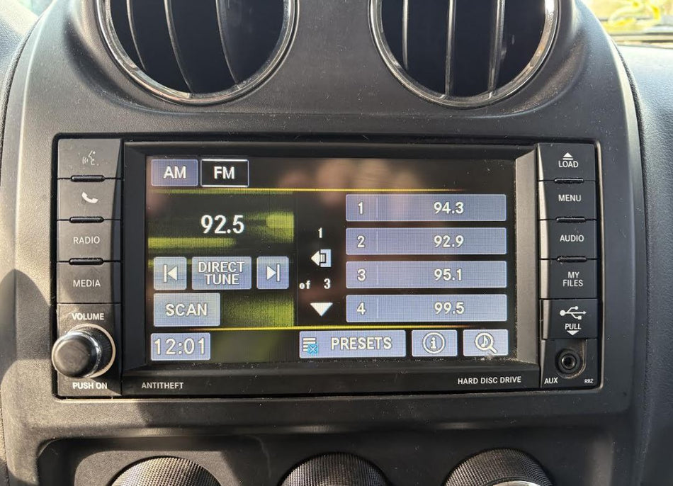 Équipement audio/vidéo d'origine d'occasion (sans radio satellite) compatible avec Jeep Patriot/Compass 2013-2017 : 68282482AA 68282482AB